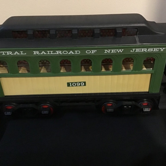 Beam's Passenger Car Decanter 3rd in the Beam Train Collectors Wheel Series - Picture 3 of 5